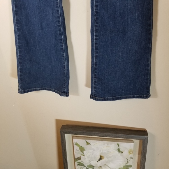 Signature Levi's Blue Jeans - Picture 4 of 7